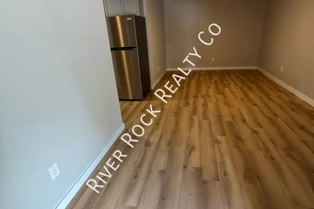 2718 Kenwood Dr – photo 1
