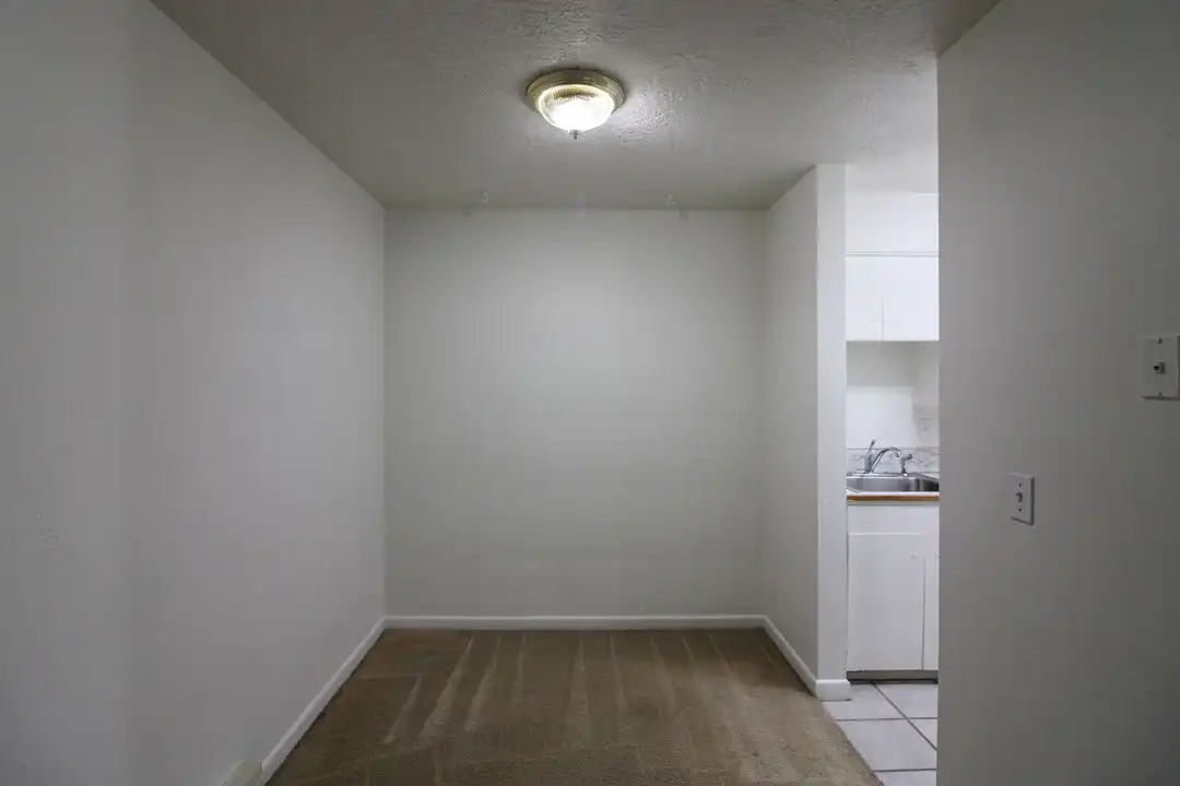 1136 Fairmount Ave S unit 10 - More