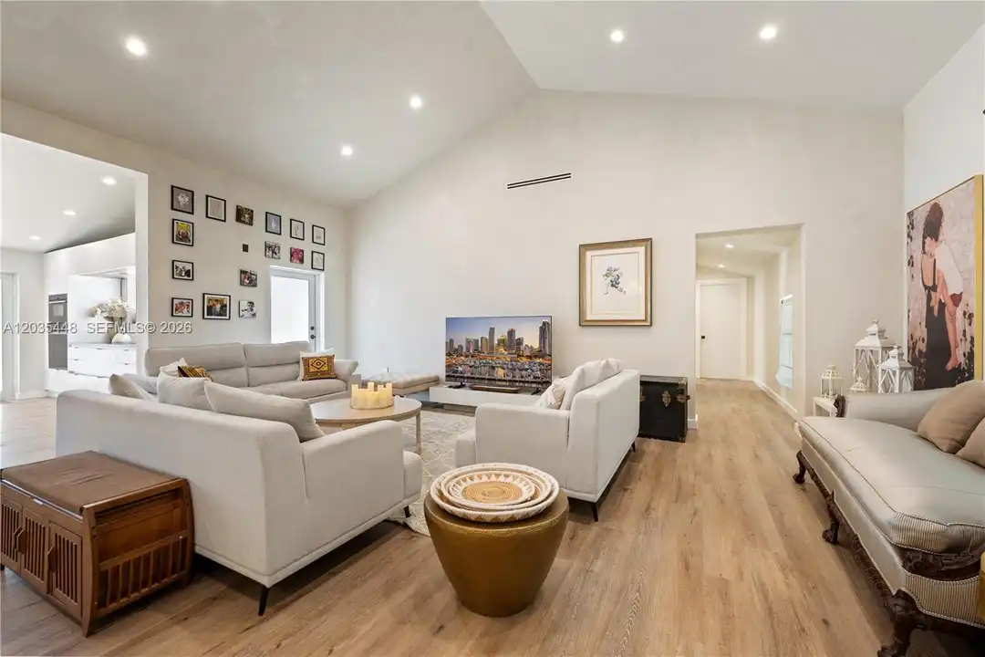 520 Bay Point Rd - More