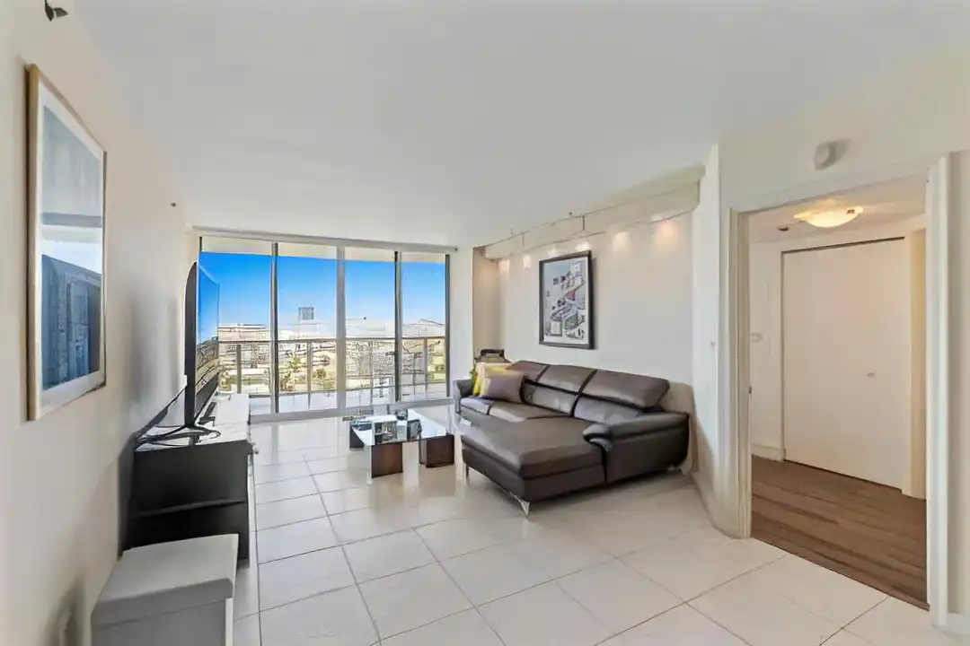 3561 Yacht Club Dr - View 4