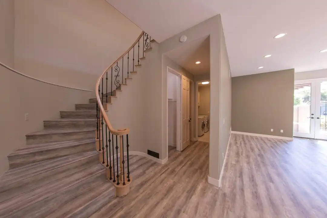 9756 Keeneland Row - Vairāk