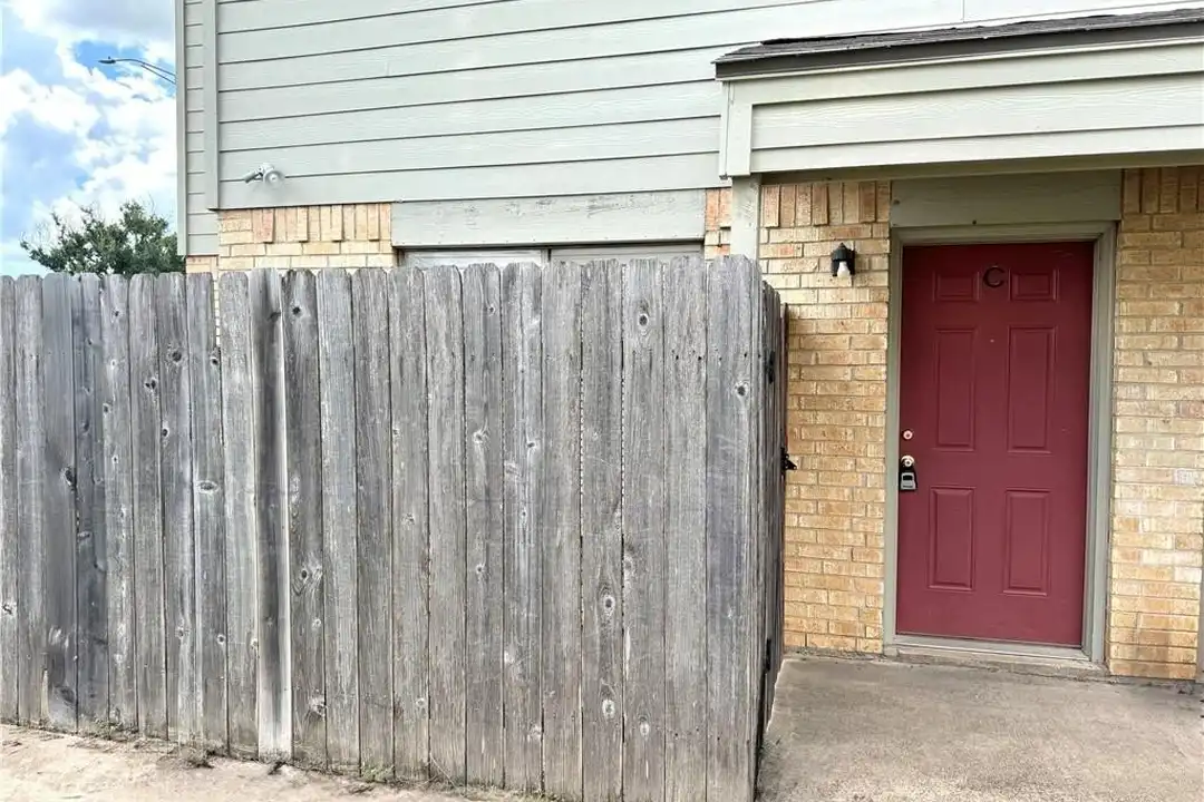 2817 Longmire Dr #C – photo 1