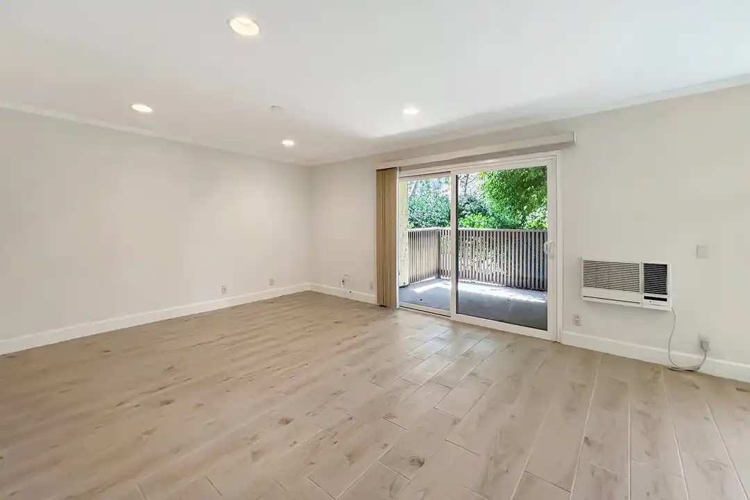 8503 Villa La Jolla Dr unit J – pohled 3