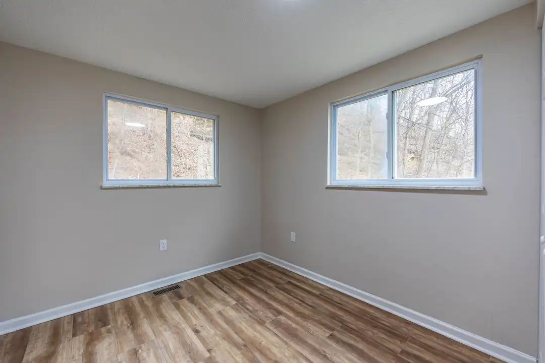 106 Blythe Rd - View 6
