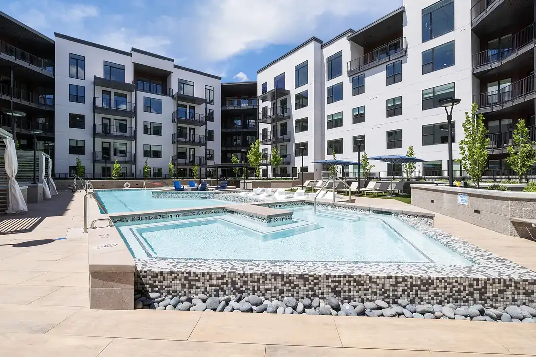 Grandeur Apartments - View 6