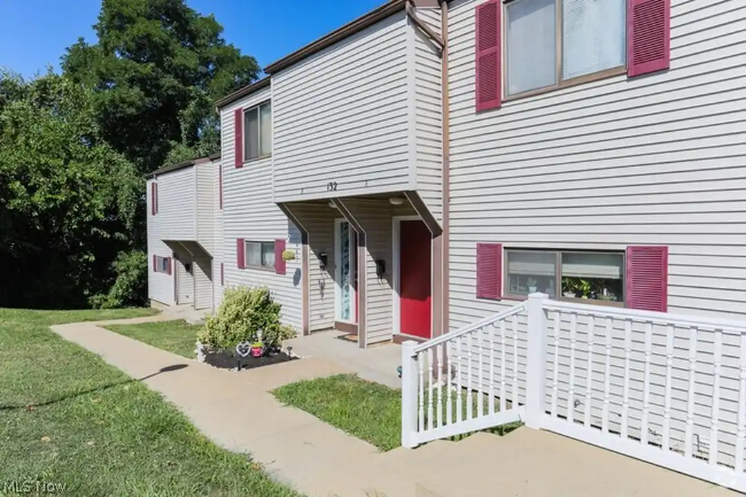 133 Orchard Dr unit A – photo 1 of 7