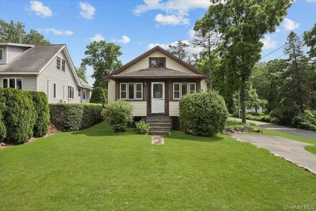 37 Yates Ave – photo 1