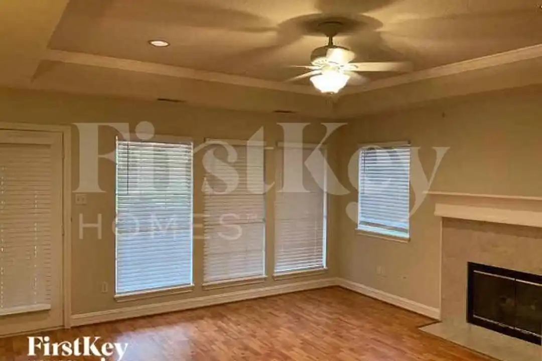 112 Golfview Ct - View 2