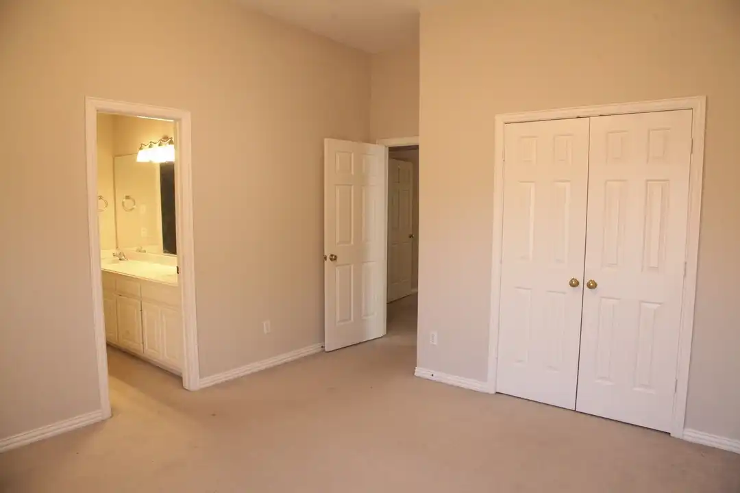 House in Plano - View 4