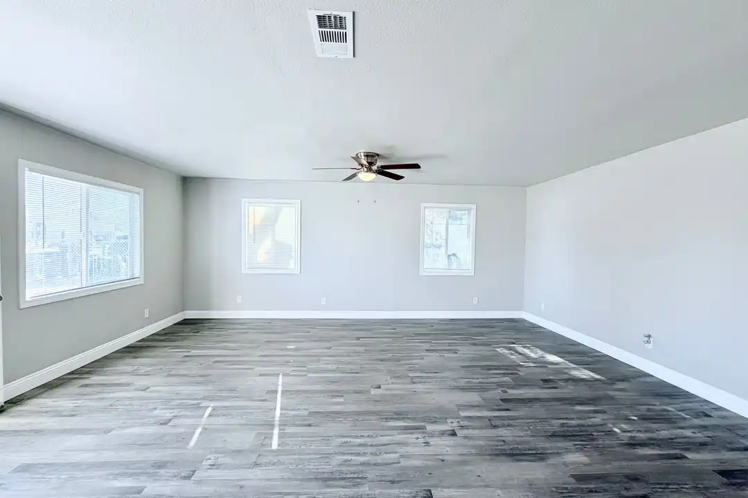 430 W Wilson Ave - View 3