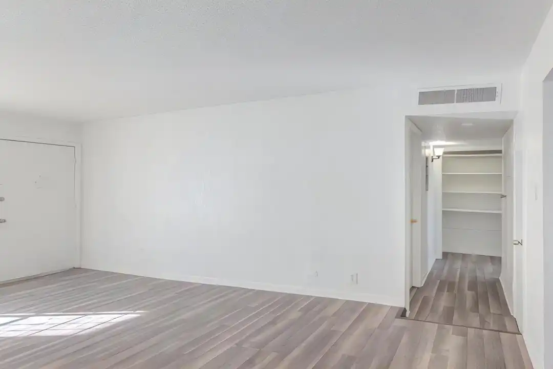 3501 Keltner Ave unit 102 - View 5