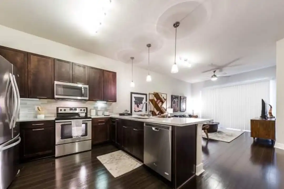 Apartment in Houston - More