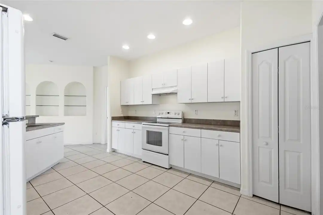 29 E Diamond Dr - More