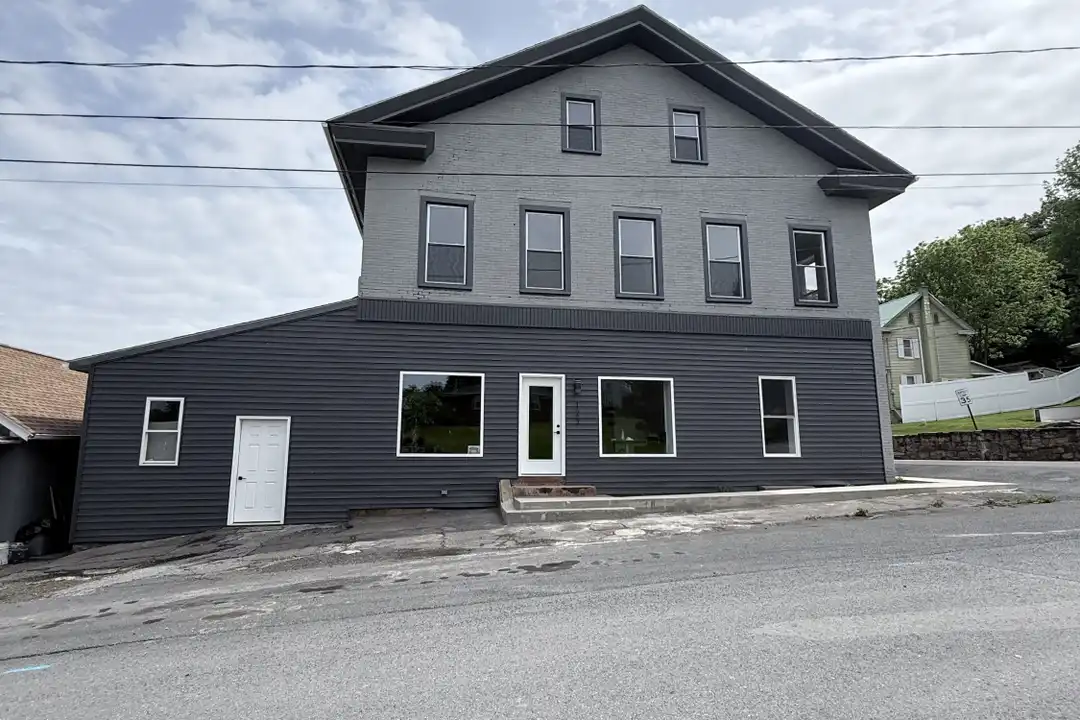 127 Susanna St – photo 1 of 14