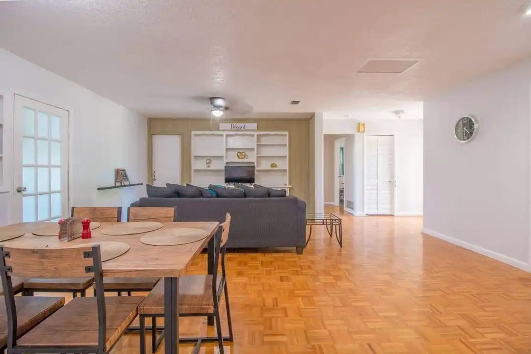 4500 Elaine Pl unit 1094209P – pohled 2