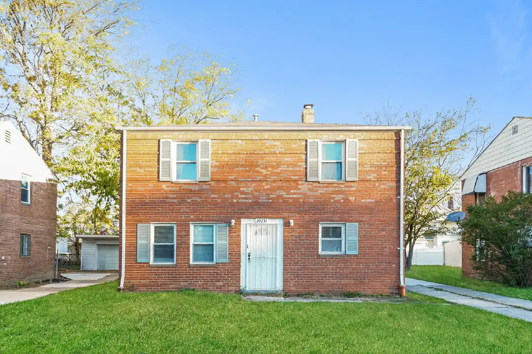 20231 Crystal Ave – photo 1 of 12