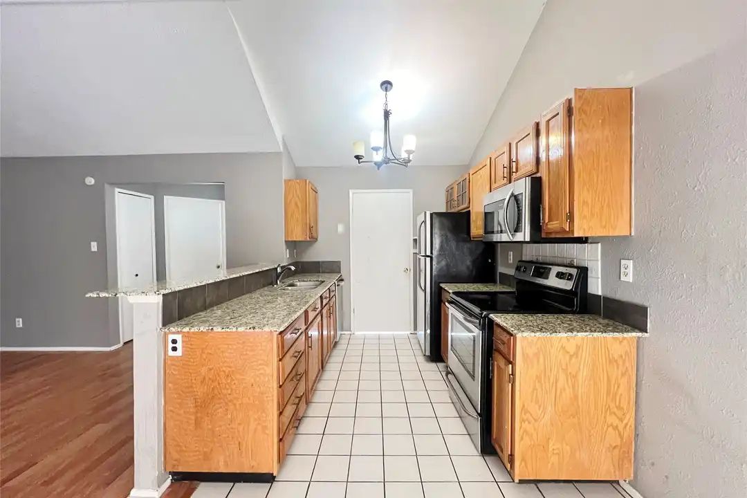 6011 Dooley Dr - View 3