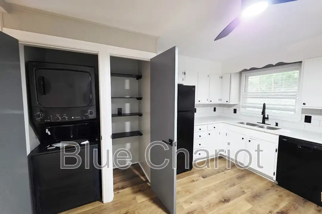 1705 Smith Level Rd unit B - View 4