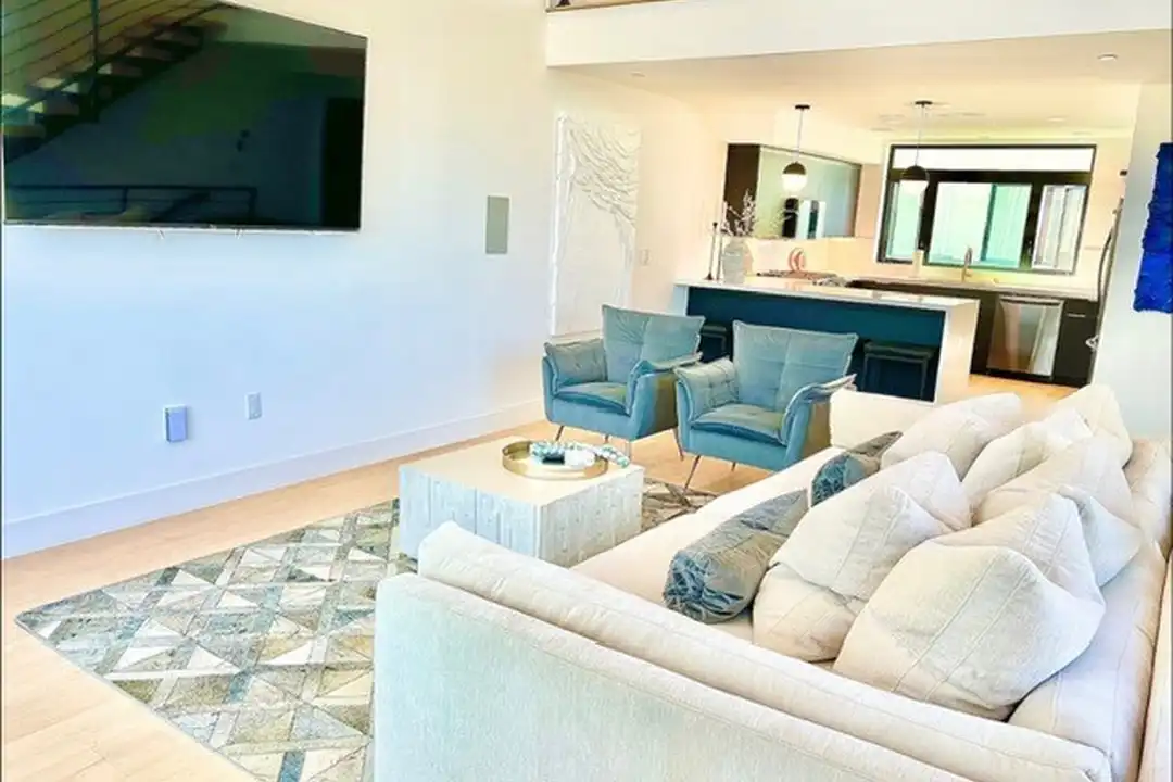 11326 Victory Blvd - Los Angeles, CA | Rent.