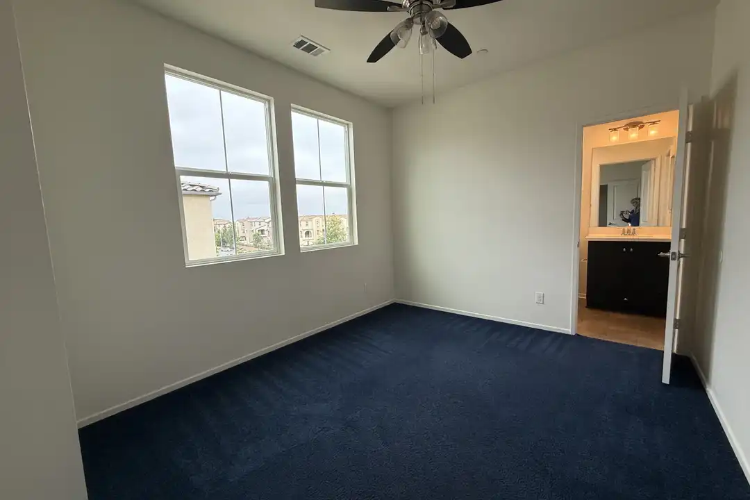5568 Santa Alicia - More