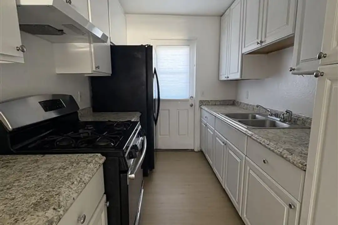 787 Cherry Ave unit Unit 4 - View 3