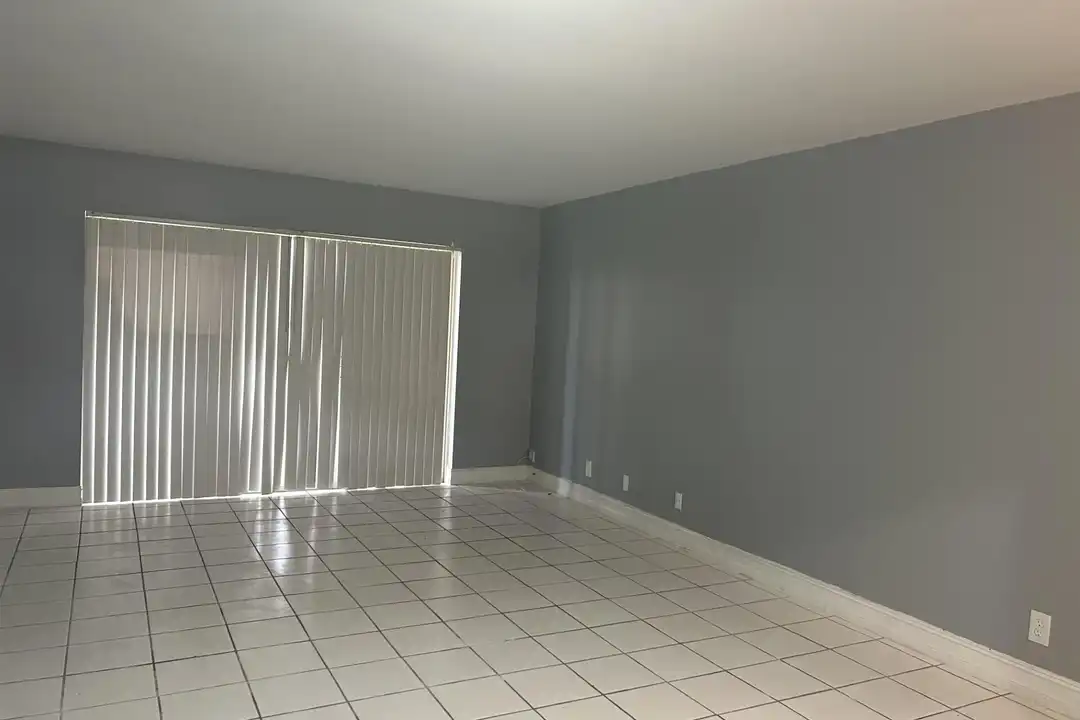 729 Lori Dr #101 - View 4