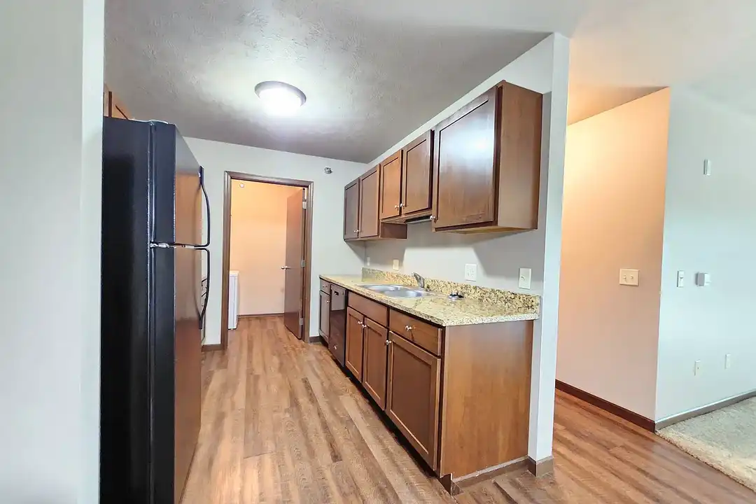 PRAIRIE POINTE APARTMENTS - View 2