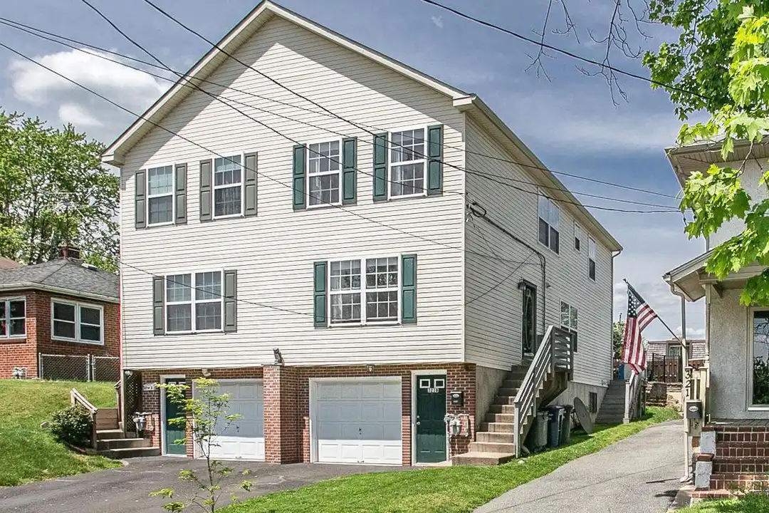 321 Southern Ave – photo 1 of 21