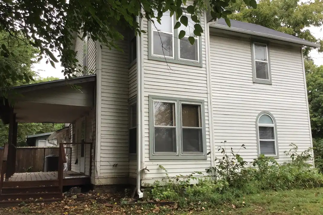 1043 Delaware St - View 4