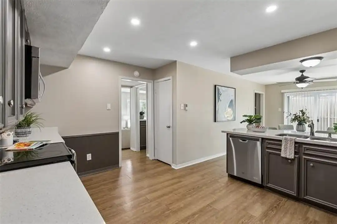 4962 Thunder Rd - More