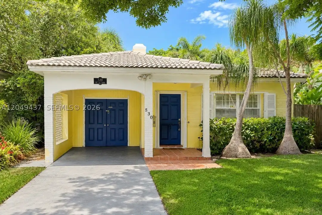530 NE 11th Ave #B – photo 1