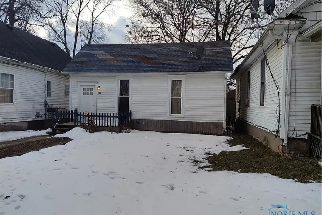 912 Willow Ave – photo 1