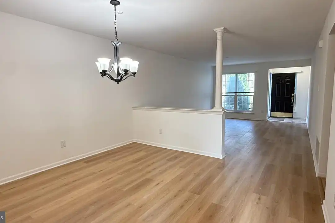 207 Lookout Pl - View 5