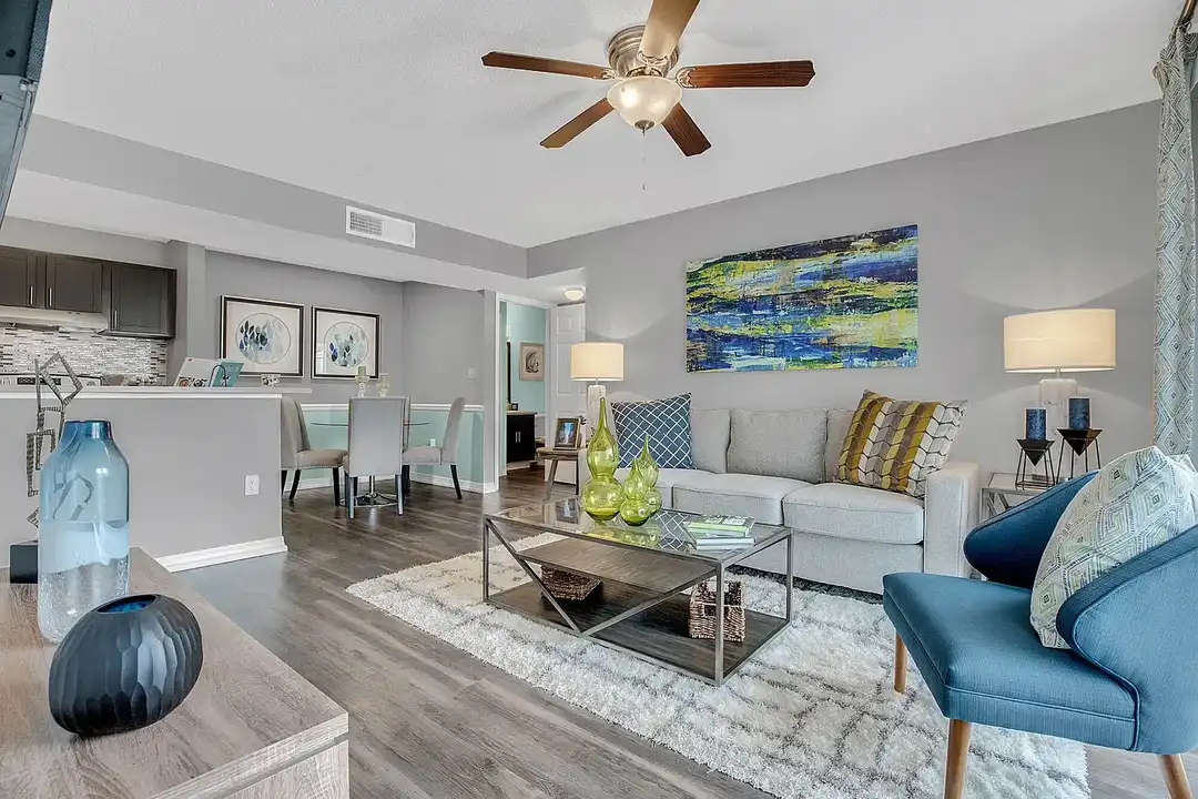 1 Bedroom Apartments in Downtown – photo 1 of 6