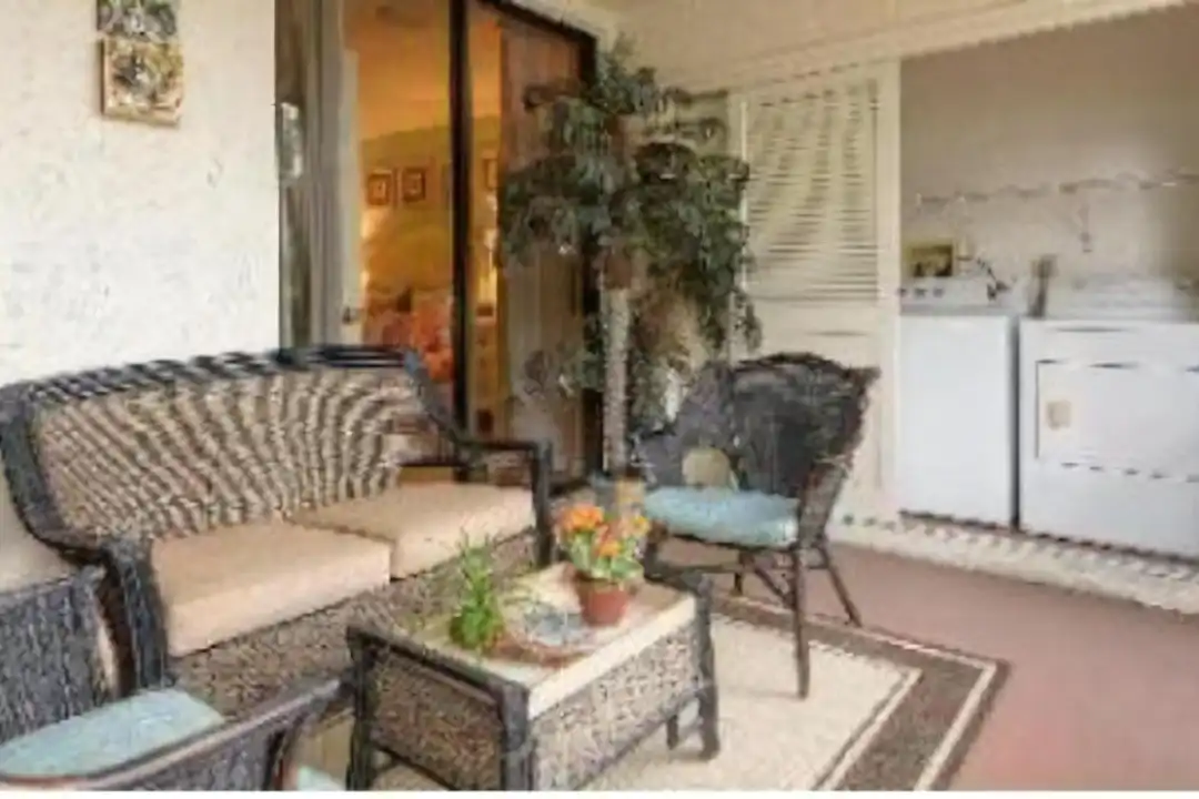 1495 Spring Harbor Dr - View 3