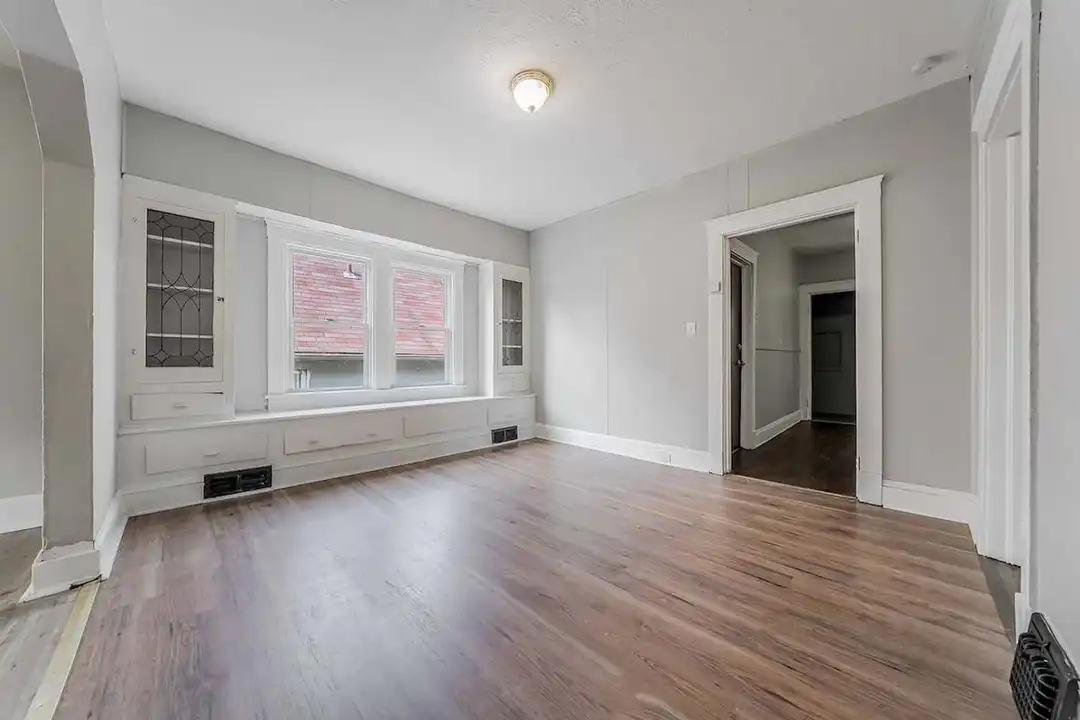3484 W 58th St unit Unit Up – photo 1