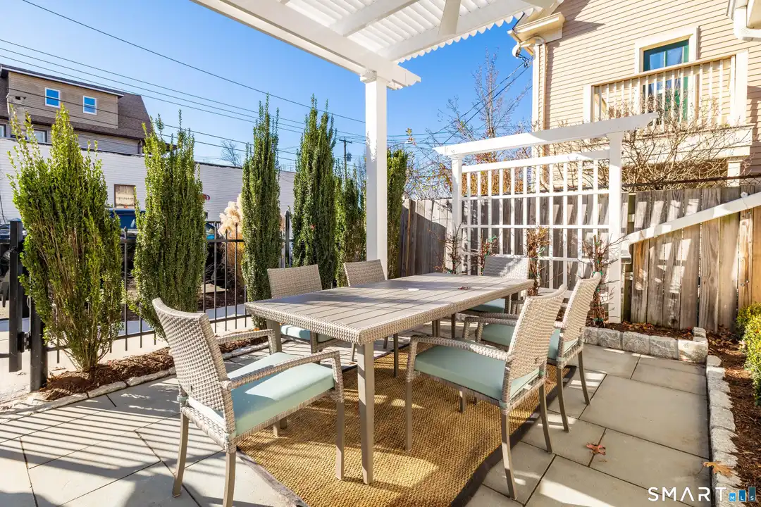 43 Woodland St – photo 1