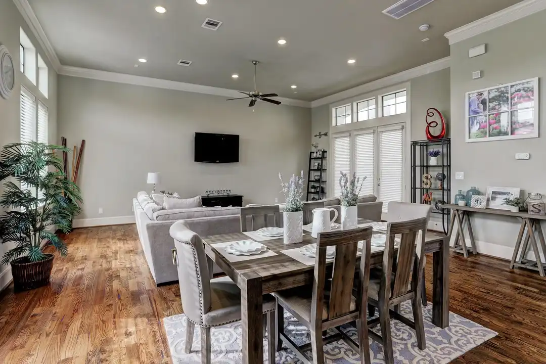 2520 Cohn St - More