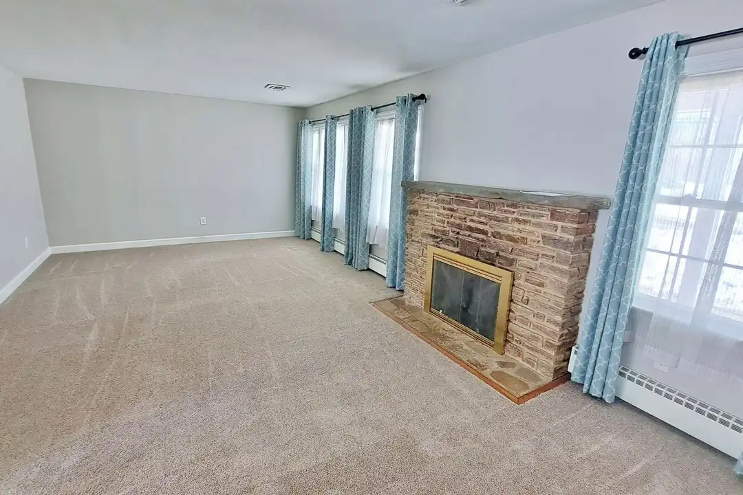 1170 Westminster Ave - View 4