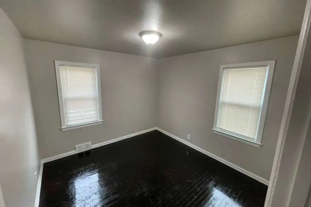 18556 Kentfield St – další