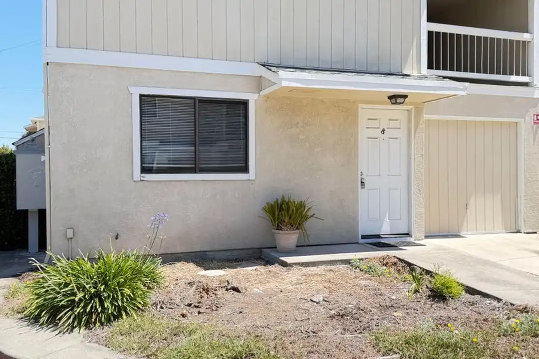 21663 Garden Ave unit 21663 - Unit 8 – photo 1