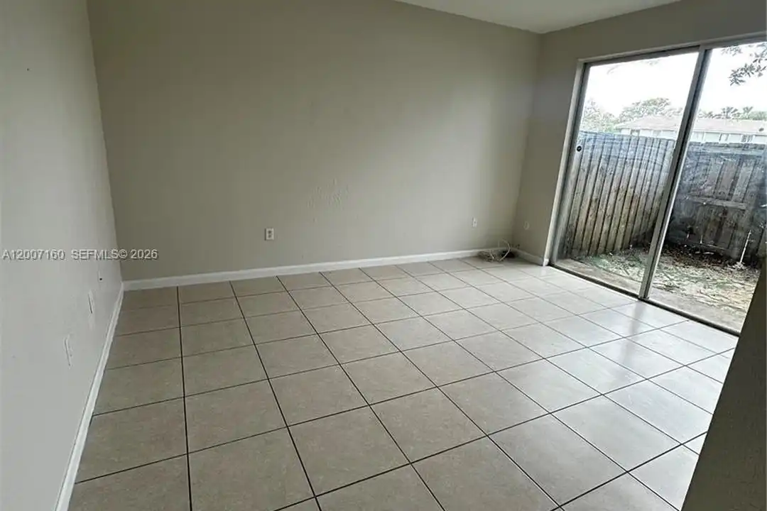 2812 SE 16th Ave #121 - View 3