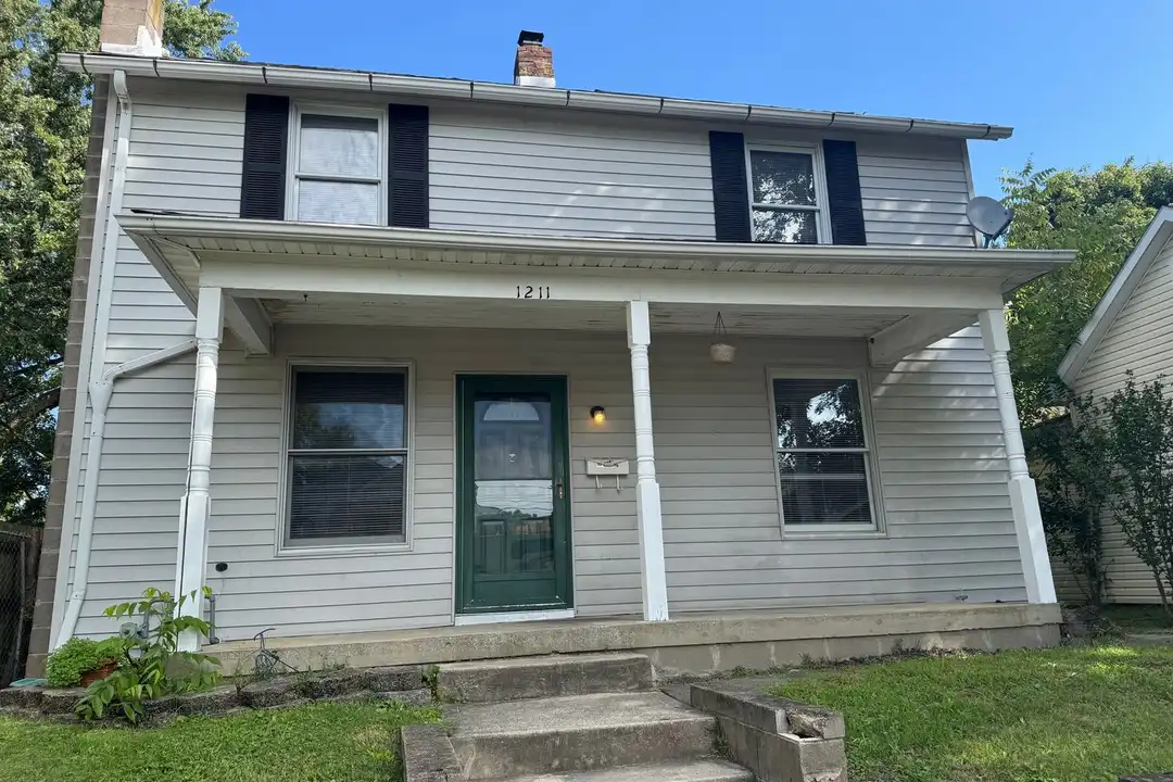 1211 E Walnut St – photo 1