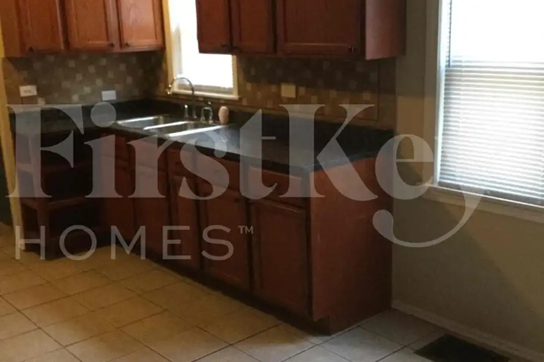 8044 S Maplewood Ave - View 5