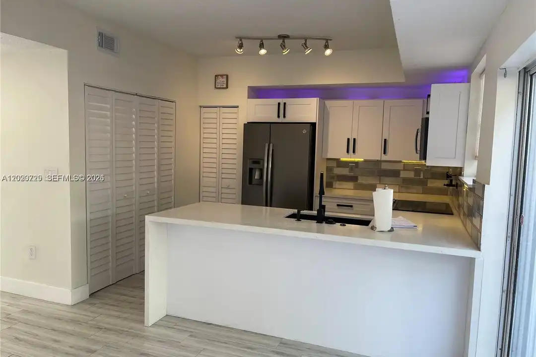 5200 NW 109th Ave unit 1 - View 4
