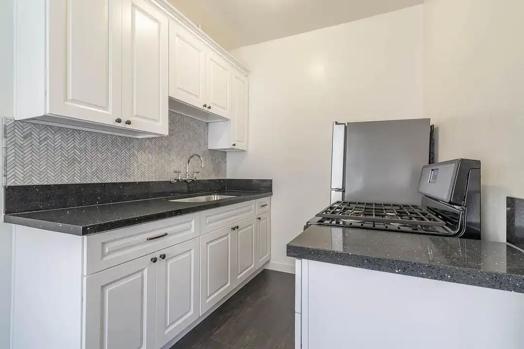 Apartment in Los Angeles, Los Feliz - View 5