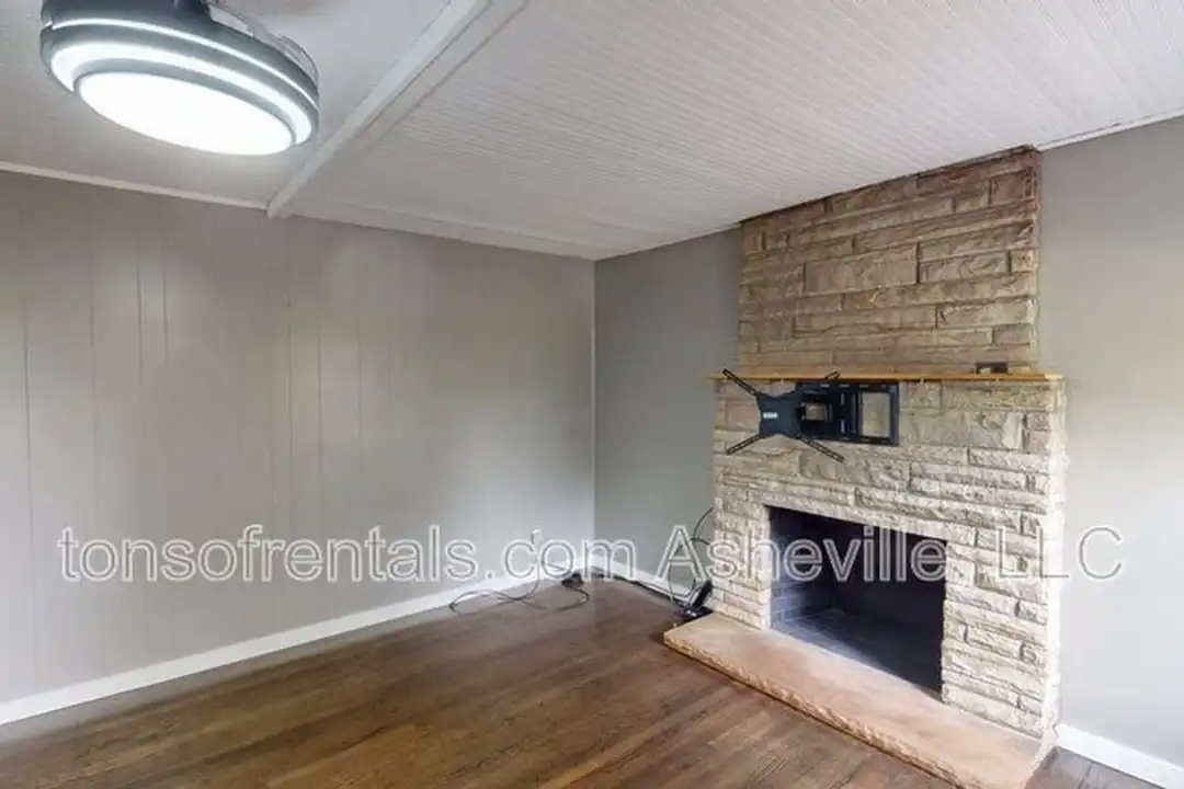423 Crest Rd - View 6