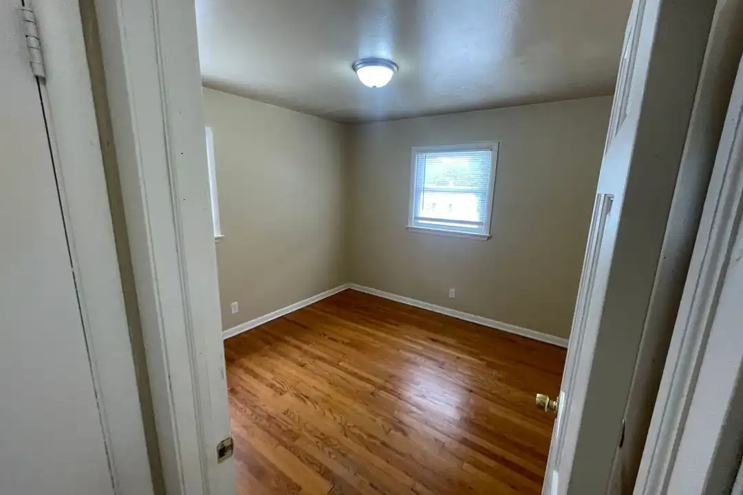 6221-6223 W Thurston Ave unit 6223 Upper - More