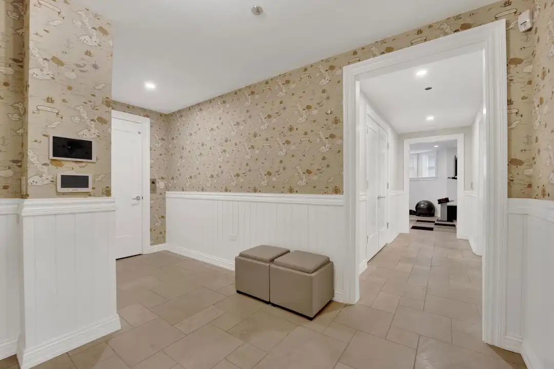 103 E Chestnut St unit 103 - View 5