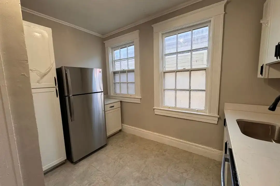 1100 Main St unit Apartment 9 - View 2